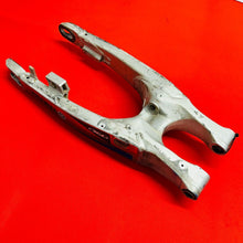 Load image into Gallery viewer, YZ250 SWING ARM POLISHED SWINGARM GENUINE OEM YAMAHA YZ 250 (2002-2004)