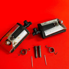 Load image into Gallery viewer, DT50 FOOT PEGS WIDE FOOTPEGS GENUINE OEM YAMAHA 1988 DT50LC DT 50 LC (1988-1990)
