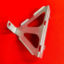 Load image into Gallery viewer, KTM525 WORKS CONNECTION RADIATOR BRACE GUARD RIGHT SIDE KTM 525 EXC SX 2003-2007