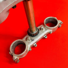 Load image into Gallery viewer, KX250 TRIPLE CLAMPS TREES PRO TAPER 1 1/8&quot; GENUINE OEM KAWASAKI KX 250 (94-95)