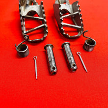 Load image into Gallery viewer, KX85 FOOTPEGS KIT FOOT PEGS RESTS OEM GENUINE KAWASAKI KX 85 100 (2001-2013)