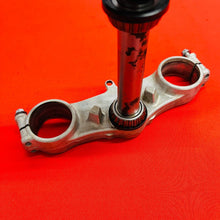 Load image into Gallery viewer, KX85 TRIPLE CLAMPS TREES OEM GENUINE KAWASAKI KX 85 100 (2001-2005)