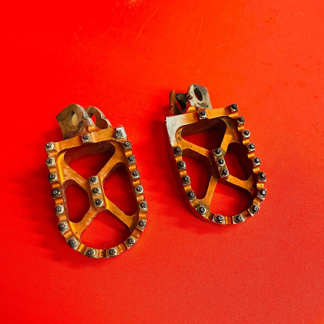 KLX110 TURNER FOOT PEGS ORANGE WIDE FOOTPEGS KAWASAKI DRZ KLX 110