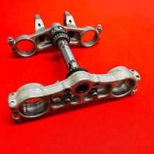 Load image into Gallery viewer, KX85 TRIPLE CLAMPS TREES OEM GENUINE KAWASAKI KX 85 100 (2001-2005)