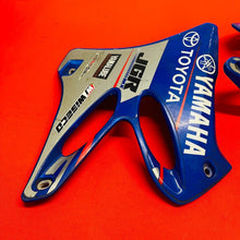 Load image into Gallery viewer, YZ250 SHROUDS PLASTICS TANK COVERS GENUINE OEM YAMAHA YZ 250 (2002-2005)