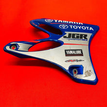 Load image into Gallery viewer, YZ250 SHROUDS PLASTICS TANK COVERS GENUINE OEM YAMAHA YZ 250 (2002-2005)