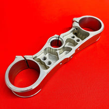 Load image into Gallery viewer, KTM250 TRIPLE CLAMP UPPER TOP 594010340 18-20 GENUINE OEM KTM 250 450 SX F SX-F