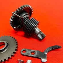 Load image into Gallery viewer, KX85 KICK START SHAFT STARTER GEAR SPINDLE OEM GENUINE KAWASAKI KX 85 100 (01-13