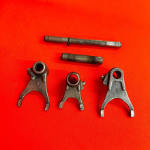 Load image into Gallery viewer, YZ80 TRANSMISSION SHIFT FORKS SHAFTS GENUINE OEM YAMAHA YZ 80 (1993-2001)