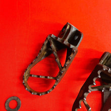 Load image into Gallery viewer, KTM200 FOOTPEGS KIT FOOT PEGS RESTS GENUINE OEM KTM 200 E XC (2001-2016)
