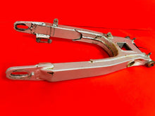 Load image into Gallery viewer, TTR225 SWING ARM SWINGARM GENUINE OEM YAMAHA TTR 225 