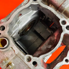 Load image into Gallery viewer, YZ400F CRANK CASE ENGINE CASES MATCHING GENUINE OEM YAMAHA WR YZ 400 F 1998-2000