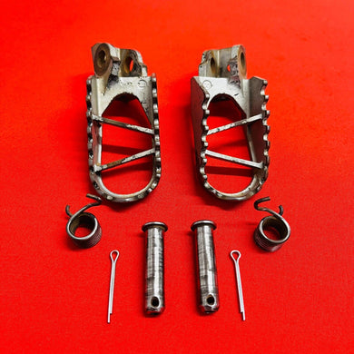 KX85 FOOTPEGS KIT FOOT PEGS RESTS OEM GENUINE KAWASAKI KX 85 100 (2001-2013)