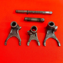 Load image into Gallery viewer, YZ80 TRANSMISSION SHIFT FORKS SHAFTS GENUINE OEM YAMAHA YZ 80 (1993-2001)