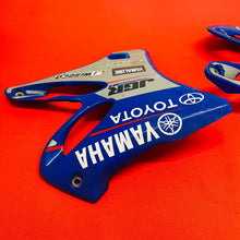 Load image into Gallery viewer, YZ250 SHROUDS PLASTICS TANK COVERS GENUINE OEM YAMAHA YZ 250 (2002-2005)