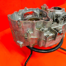 Load image into Gallery viewer, YZ400F CRANK CASE ENGINE CASES MATCHING GENUINE OEM YAMAHA WR YZ 400 F 1998-2000