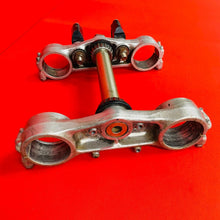 Load image into Gallery viewer, KX250 TRIPLE CLAMPS TREES PRO TAPER 1 1/8&quot; GENUINE OEM KAWASAKI KX 250 (94-95)
