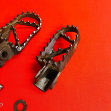 Load image into Gallery viewer, KTM200 FOOTPEGS KIT FOOT PEGS RESTS GENUINE OEM KTM 200 E XC (2001-2016)