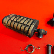 Load image into Gallery viewer, DT50 FOOT PEGS WIDE FOOTPEGS GENUINE OEM YAMAHA 1988 DT50LC DT 50 LC (1988-1990)