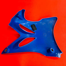 Load image into Gallery viewer, YZ85 SHROUD TANK COVER PLASTIC GENUINE OEM YAMAHA YZ 85 (02-18)