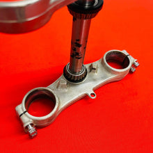 Load image into Gallery viewer, KX85 TRIPLE CLAMPS TREES OEM GENUINE KAWASAKI KX 85 100 (2001-2005)