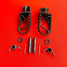 Load image into Gallery viewer, KTM200 FOOTPEGS KIT FOOT PEGS RESTS GENUINE OEM KTM 200 E XC (2001-2016)