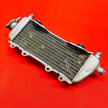 Load image into Gallery viewer, YZ250 RADIATOR RIGHT FILL SIDE WITH CAP GENUINE OEM YAMAHA YZ 250 (2002-2005)