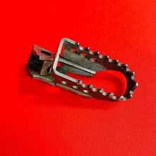 Load image into Gallery viewer, YZ80 RIGHT FOOT PEG FOOTPEG GENUINE OEM YAMAHA YZ 80 (93-01)