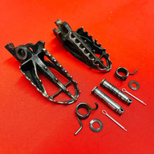 Load image into Gallery viewer, CRF450R FOOTPEGS KIT FOOT PEGS RESTS GENUINE OEM HONDA CRF 450 R (2004-2008)