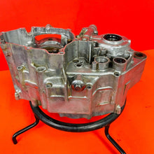 Load image into Gallery viewer, YZ400F CRANK CASE ENGINE CASES MATCHING GENUINE OEM YAMAHA WR YZ 400 F 1998-2000