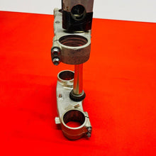 Load image into Gallery viewer, CRF450R TRIPLE CLAMPS TREES OVERSIZE BARS GENUINE OEM HONDA CRF 450 R (05-07)