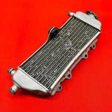 Load image into Gallery viewer, YZ250 RADIATOR RIGHT FILL SIDE WITH CAP GENUINE OEM YAMAHA YZ 250 (2002-2005)
