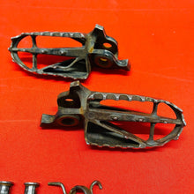 Load image into Gallery viewer, CRF250R FOOT PEGS KIT NEW PINS GENUINE OEM HONDA CRF 250 R (2004-2008)