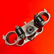 Load image into Gallery viewer, KX250 TRIPLE CLAMPS TREES PRO TAPER 1 1/8&quot; GENUINE OEM KAWASAKI KX 250 (94-95)