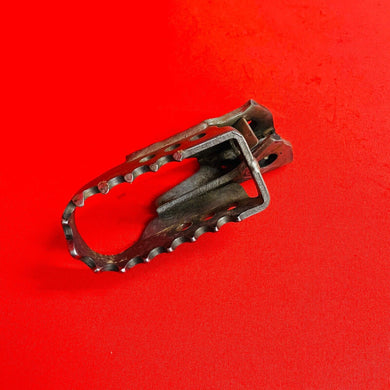 YZ80 RIGHT FOOT PEG FOOTPEG GENUINE OEM YAMAHA YZ 80 (93-01)