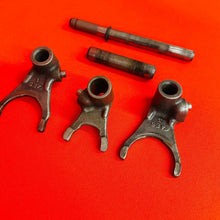 Load image into Gallery viewer, YZ80 TRANSMISSION SHIFT FORKS SHAFTS GENUINE OEM YAMAHA YZ 80 (1993-2001)