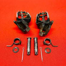 Load image into Gallery viewer, CRF450R FOOTPEGS KIT FOOT PEGS RESTS GENUINE OEM HONDA CRF 450 R (2004-2008)