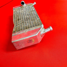 Load image into Gallery viewer, CRF250R RADIATOR GP1 PERFORMANCE LEFT NON-FILL SIDE HONDA CRF 250 R (2004-2005)
