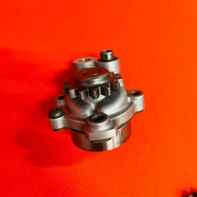 Load image into Gallery viewer, YZ400F OIL PUMP COMPLETE GENUINE OEM YAMAHA WR YZ 400 F (98-00)