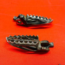 Load image into Gallery viewer, CRF250R FOOT PEGS KIT NEW PINS GENUINE OEM HONDA CRF 250 R (2004-2008)
