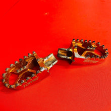 Load image into Gallery viewer, KLX110 TURNER FOOT PEGS ORANGE WIDE FOOTPEGS KAWASAKI DRZ KLX 110