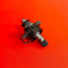 Load image into Gallery viewer, YZ400F KICK START SHAFT GEAR SPINDLE GENUINE OEM YAMAHA WR YZ 400 F (98-00)