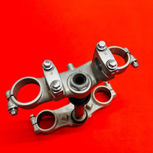 Load image into Gallery viewer, KX85 TRIPLE CLAMPS TREES OEM GENUINE KAWASAKI KX 85 100 (2001-2005)