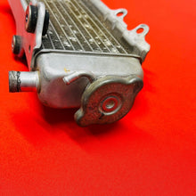 Load image into Gallery viewer, YZ250 RADIATOR RIGHT FILL SIDE WITH CAP GENUINE OEM YAMAHA YZ 250 (2002-2005)