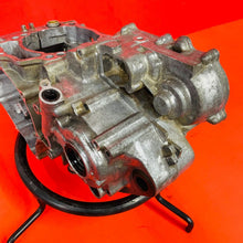 Load image into Gallery viewer, YZ400F CRANK CASE ENGINE CASES MATCHING GENUINE OEM YAMAHA WR YZ 400 F 1998-2000