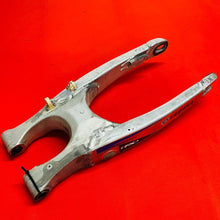 Load image into Gallery viewer, YZ250 SWING ARM POLISHED SWINGARM GENUINE OEM YAMAHA YZ 250 (2002-2004)