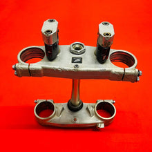 Load image into Gallery viewer, CRF450R TRIPLE CLAMPS TREES OVERSIZE BARS GENUINE OEM HONDA CRF 450 R (05-07)