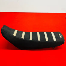 Load image into Gallery viewer, KX85 SEAT COMPLETE OEM GENUINE KAWASAKI KX 85 100 (2001-2005)