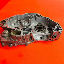 Load image into Gallery viewer, YZ400F CRANK CASE ENGINE CASES MATCHING GENUINE OEM YAMAHA WR YZ 400 F 1998-2000