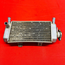Load image into Gallery viewer, CRF250R RADIATOR RIGHT FILL SIDE + CAP GENUINE OEM HONDA CRF 250 R (2004-2008)